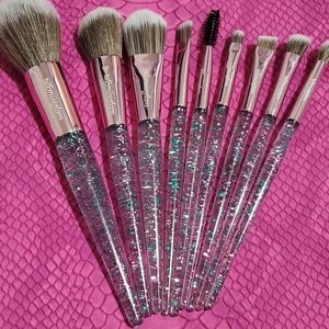 Makeup brushes